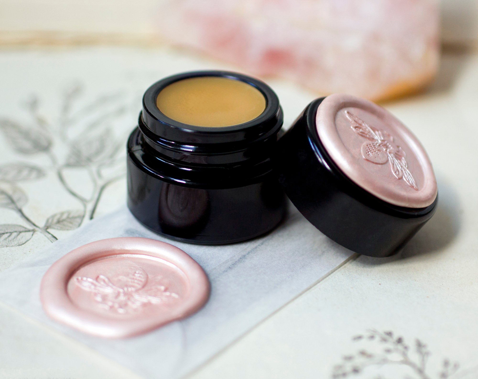 Lyra Solid Natural Perfume in Round Jar