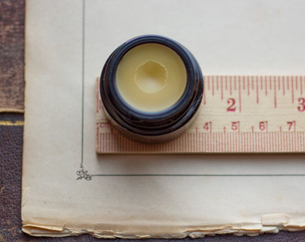 Aumbre Solid Perfume in Round Jar