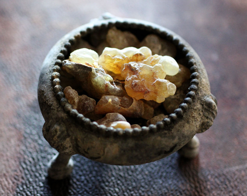 Aumbre Solid Perfume in Round Jar