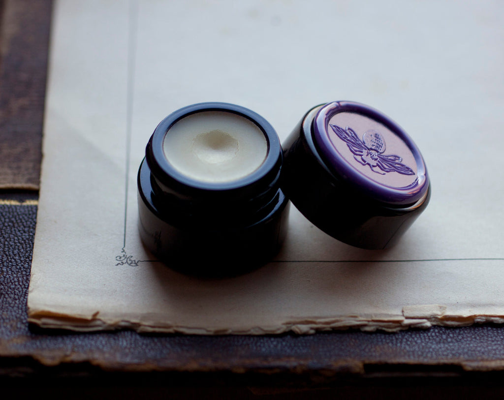 Vera Solid Natural Perfume in Round Violet Jar